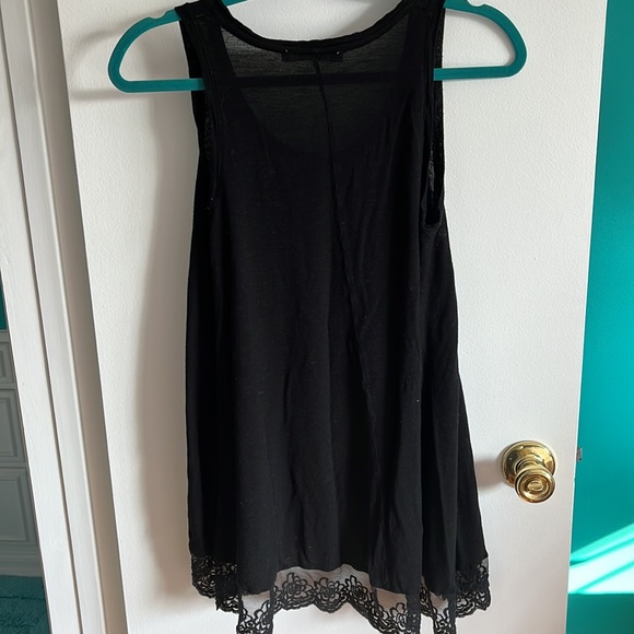 Lace Edged Tank Top - Picture 4 of 4